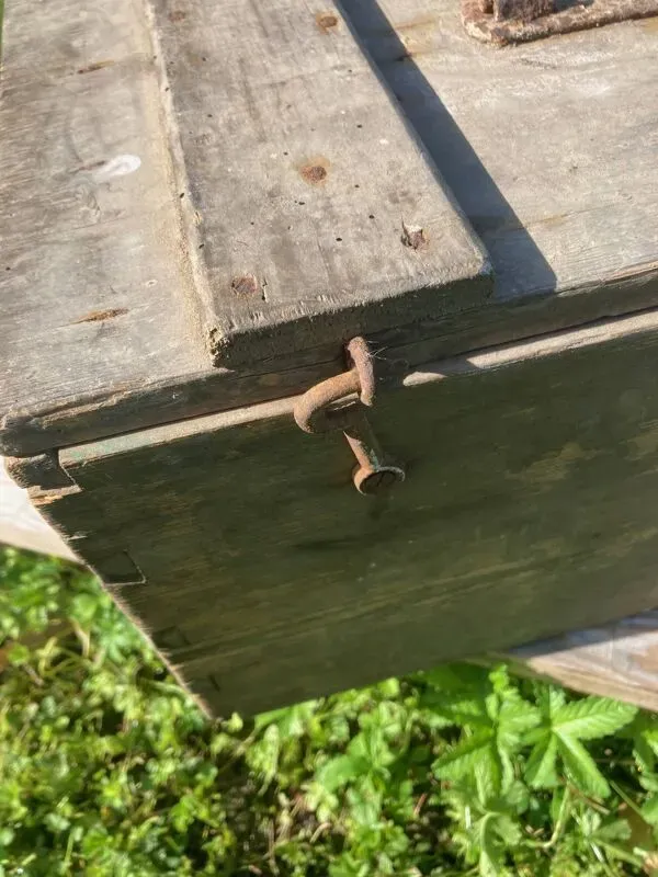 Illustration numéro 5 du produit Ancienne caisse en bois et en zinc, avec poignées 1900, système de chauffage