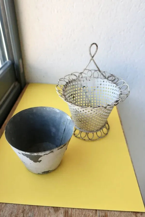 Illustration numéro 5 du produit Cache-pot en fer et tôle perforée