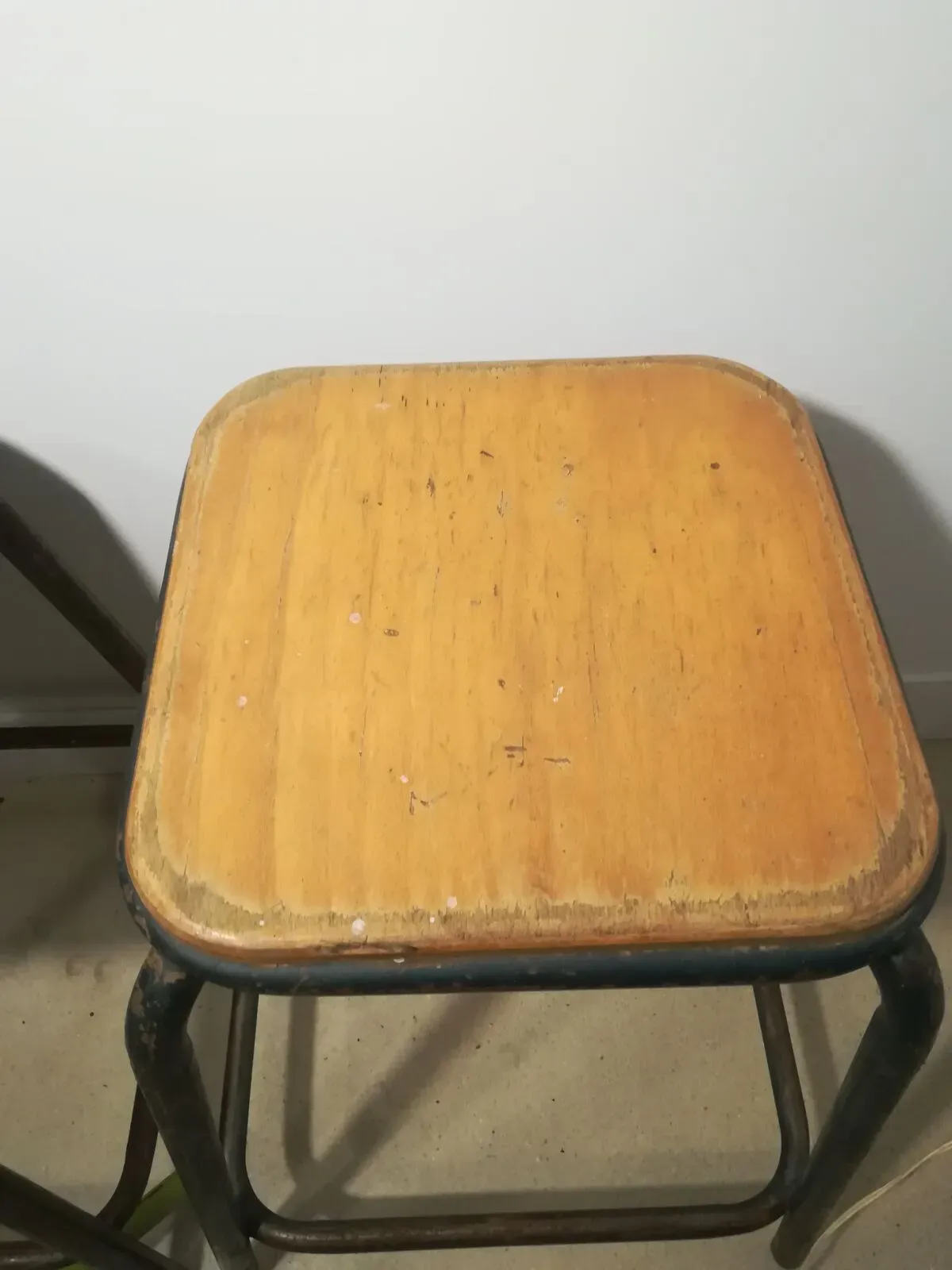 Illustration numéro 5 du produit 3 tabourets industriels