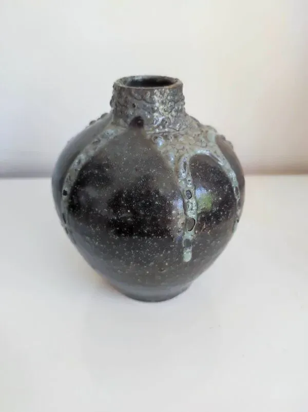 Illustration numéro 5 du produit Vase grès eugène lion