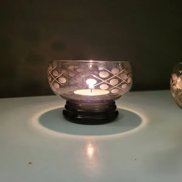 Illustration numéro 5 du produit 3 coupes en verre fumé gravé – Style Art déco – France, années 1950