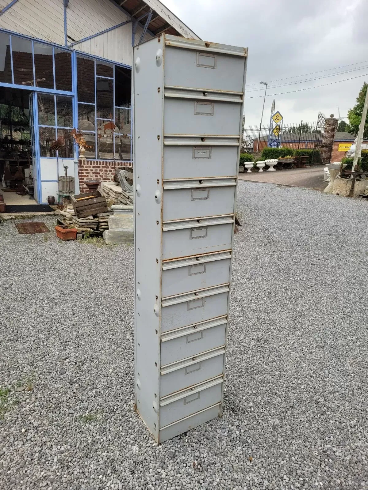 Illustration numéro 5 du produit Meuble de métier en fer a clapets