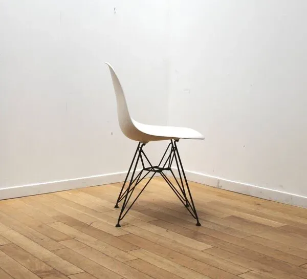 Illustration numéro 5 du produit Chaise DSR, Charles & Ray Eames Vitra