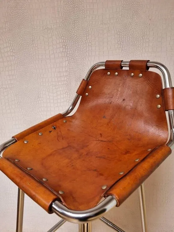 Illustration numéro 5 du produit Tabouret de bar ''Les Arcs'' de Charlotte Perriand, années 1960.