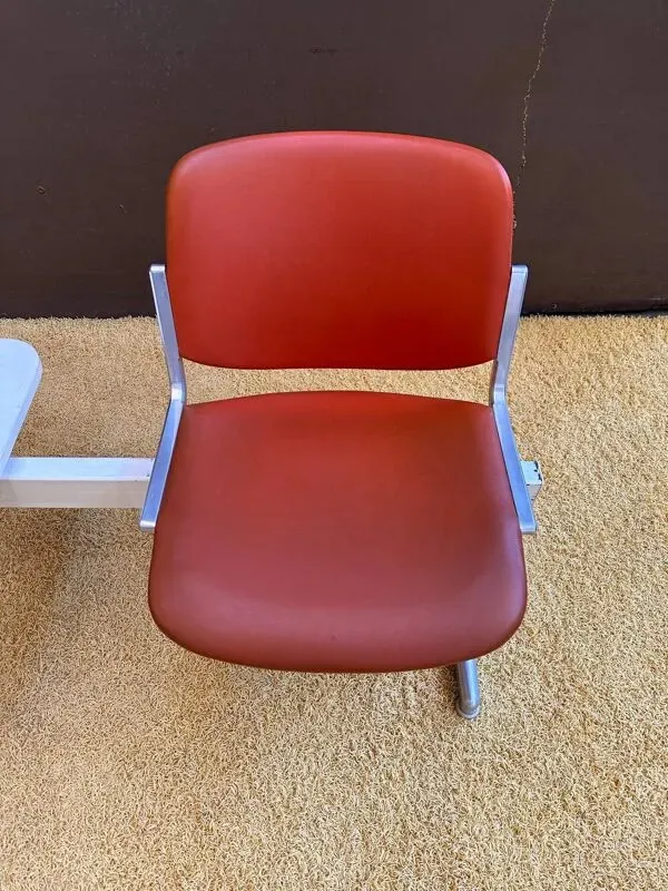 Illustration numéro 5 du produit Banquette Anonima par Giancarlo Piretti pour Castelli