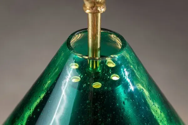 Illustration numéro 5 du produit Pendentif en verre vert ''Najade'' de Jonas Hidle