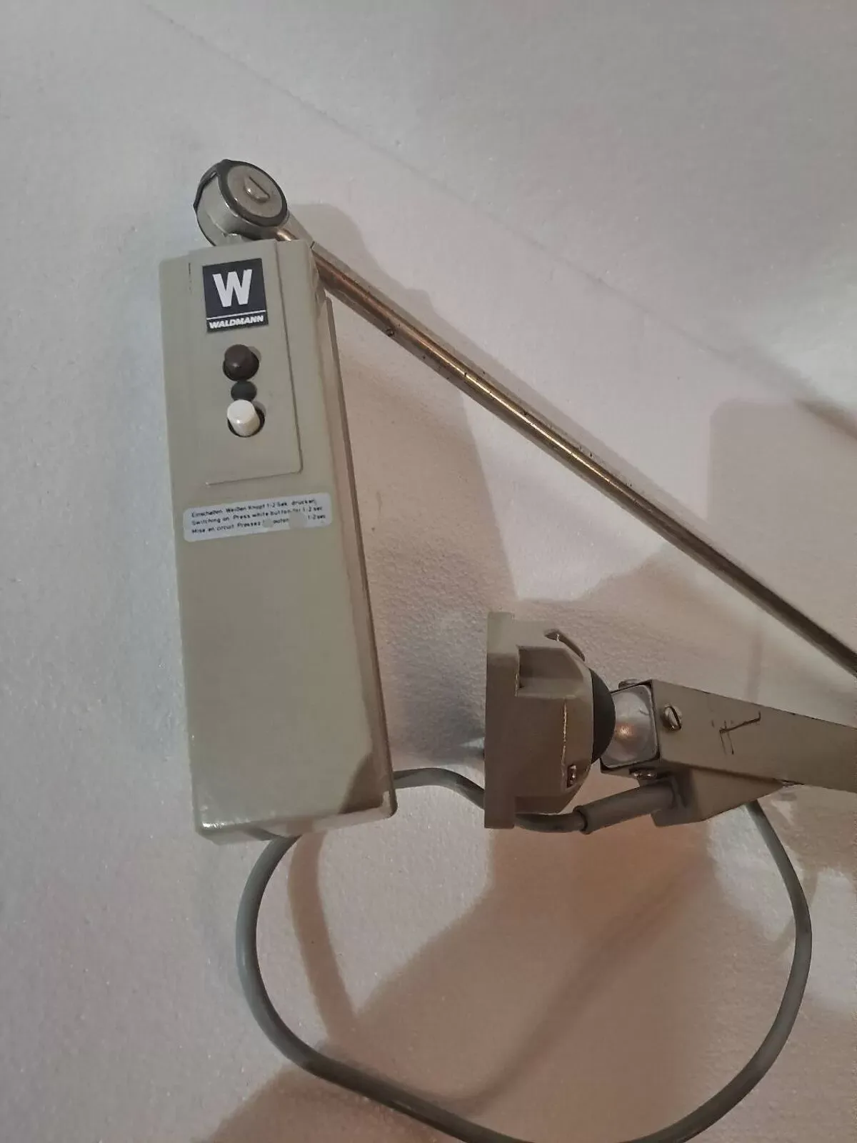 Illustration numéro 5 du produit Lampe d'atelier industrielle Waldmann ST204N