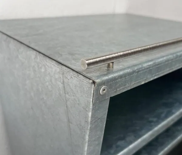 Illustration numéro 5 du produit Étagère murale en métal postmoderne allemande de Radius Design, années 1980