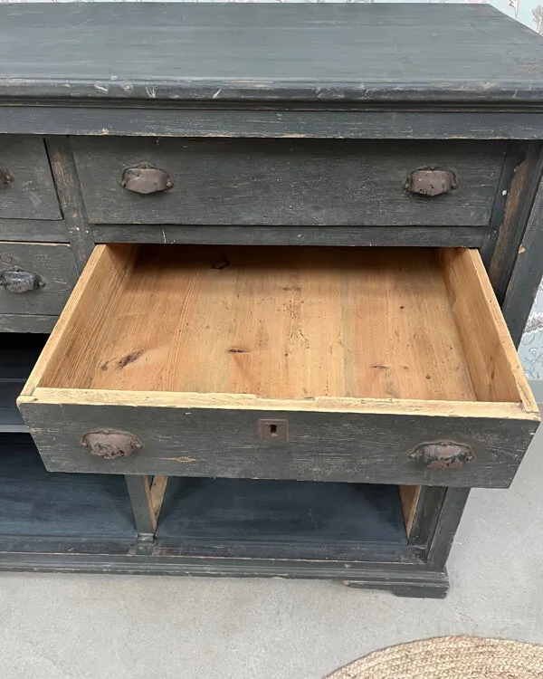 Illustration numéro 5 du produit Meuble de métier patiné