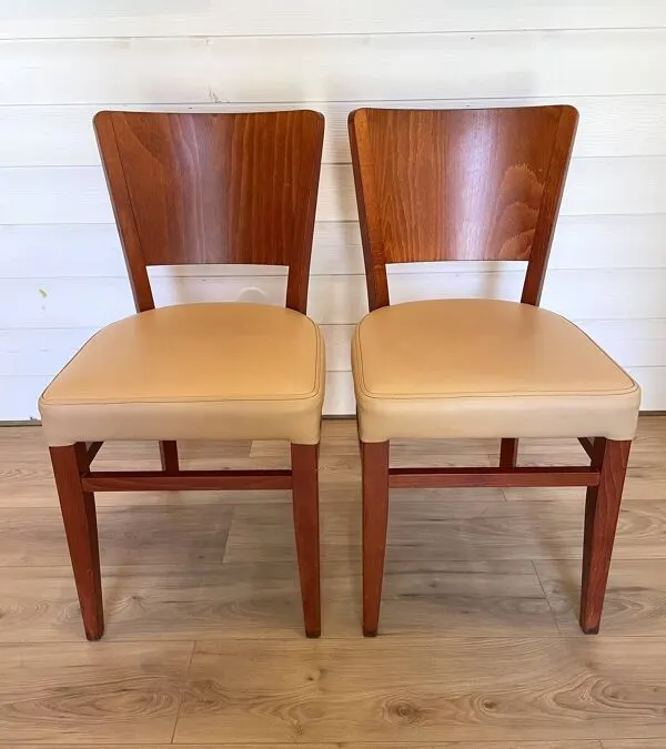Illustration numéro 5 du produit 58 Chaises de bistrot Stella authentiques - Modèle Hêtre & Skaï