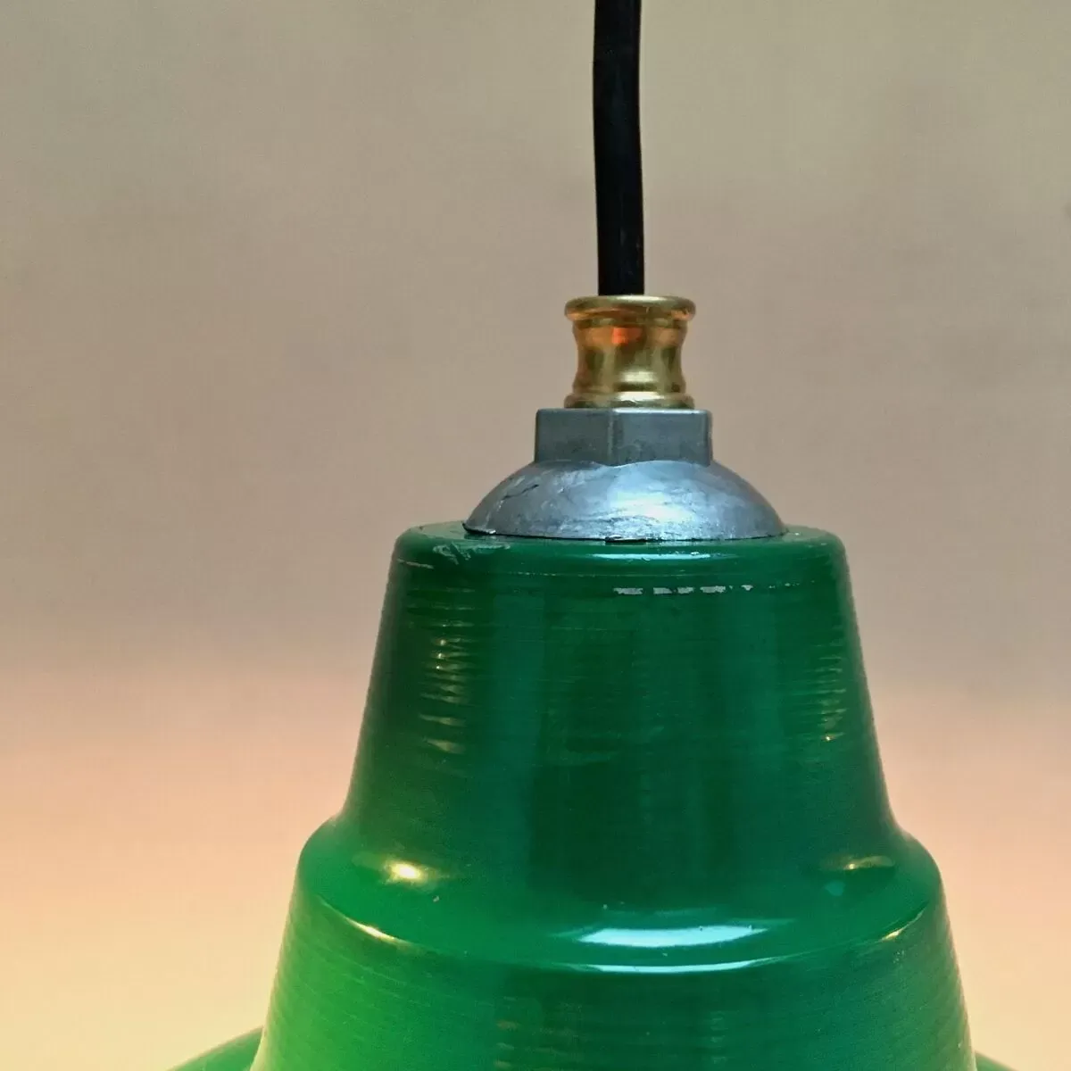 Illustration numéro 5 du produit Suspension industrielle 1970