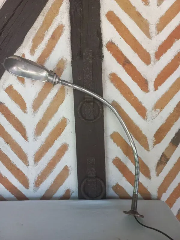 Illustration numéro 5 du produit Lampe de bureau articulée  flexible 1950