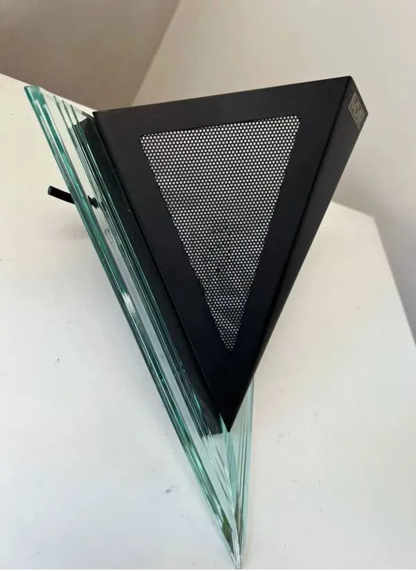 Illustration numéro 5 du produit Applique lampe design style Memphis 1980 NADAIR triangle plexiglass