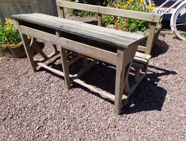 Illustration numéro 5 du produit Bureau d'écoliers