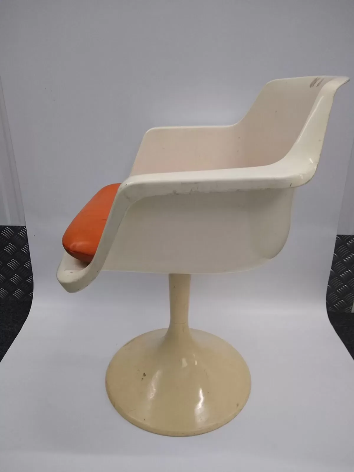 Illustration numéro 5 du produit Fauteuil pivotant