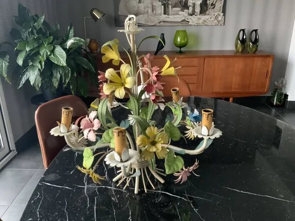 Illustration numéro 5 du produit Lustre à fleurs en métal italien années 60-70