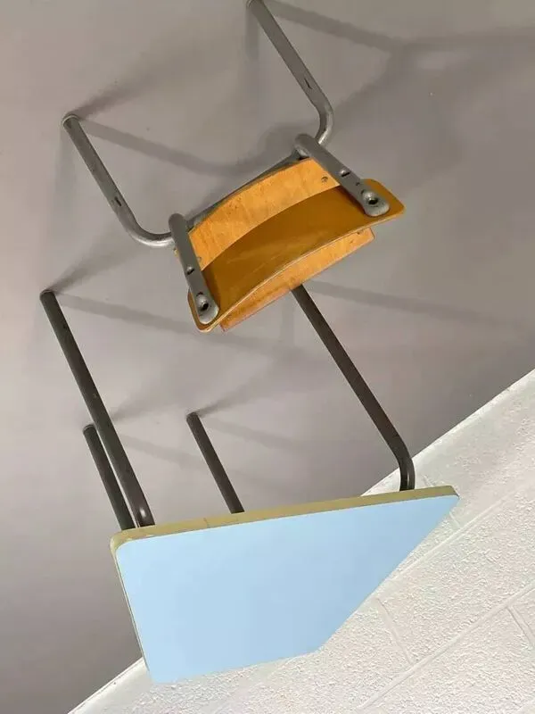 Illustration numéro 5 du produit Ensemble bureau et chaise écolier Mullca