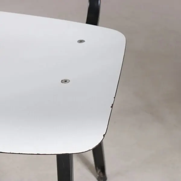 Illustration numéro 5 du produit Chaises Result des années 1950 noir/blanc Friso Kramer Ahrend-De Cirkel