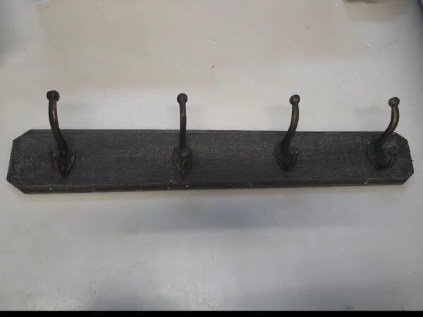 Illustration numéro 5 du produit Porte manteaux mural avec 4 patères