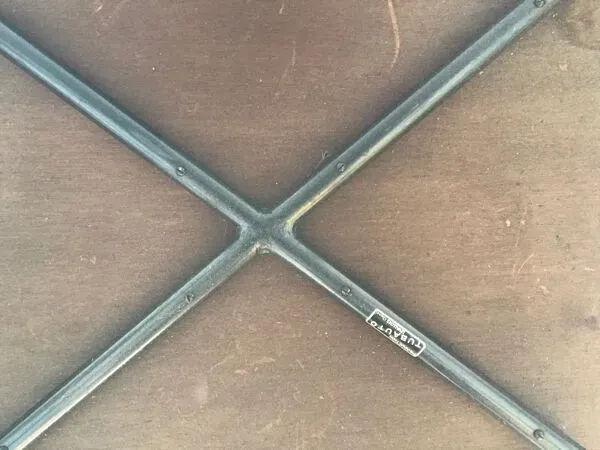 Illustration numéro 5 du produit Table d’appoint / desserte à roulettes vintage, signé Tubauto Levalloi