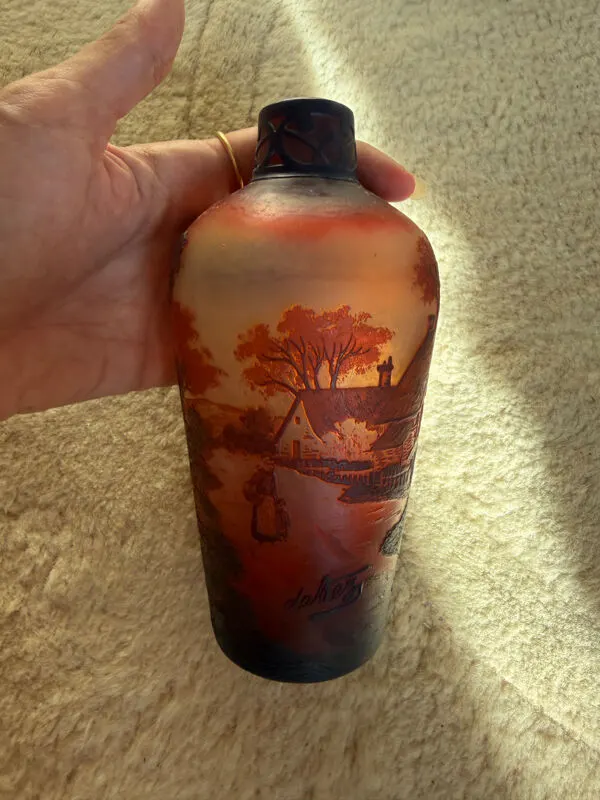 Illustration numéro 5 du produit Vase Art Nouveau en verre multicouche gravé à l'acide - Signé De Vez (