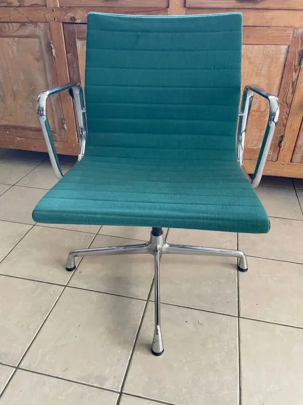 Illustration numéro 5 du produit Fauteuil Eames EA 108 design ed Vitra 97