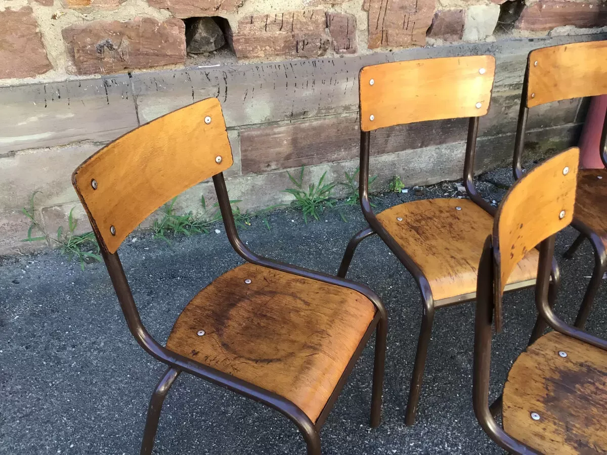 Illustration numéro 5 du produit Lot de 6 chaises d'école industrielle école vintage