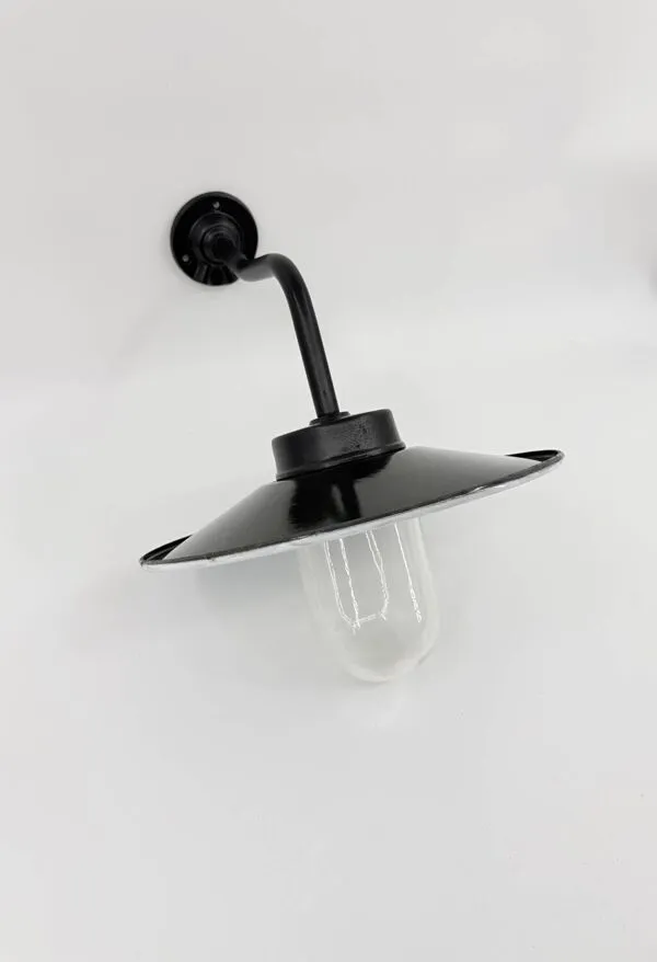 Illustration numéro 5 du produit Lampe de cour