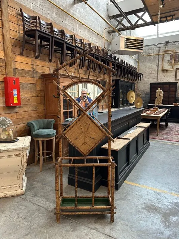 Illustration numéro 5 du produit Vestiaire d’entrée en bambou et rotin début XXème