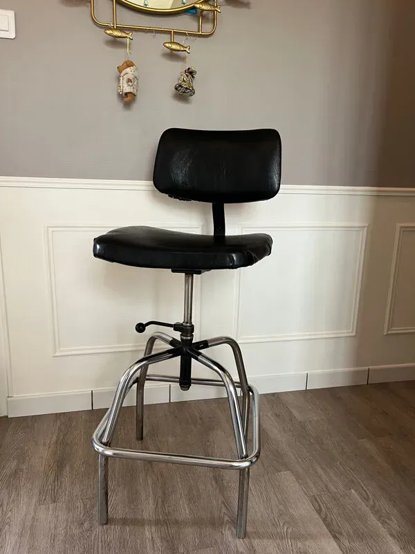 Illustration numéro 5 du produit Chaise industrielle Laboratoire