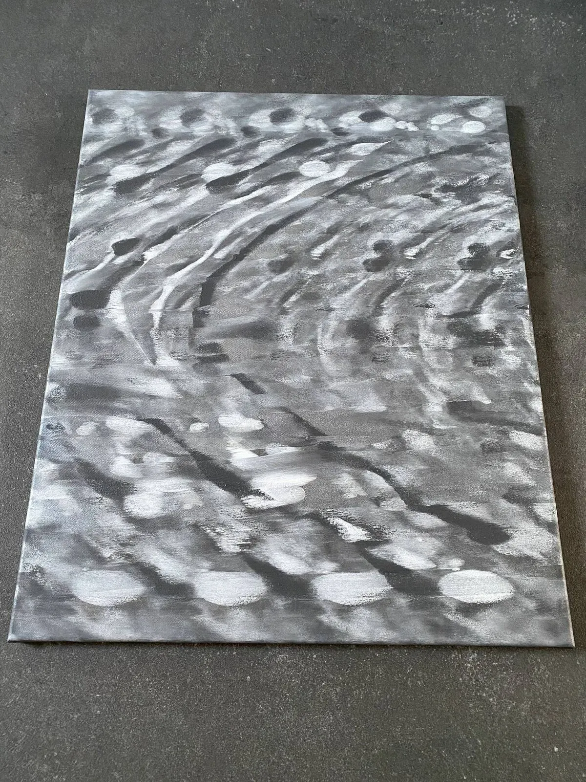 Illustration numéro 5 du produit Tableau art abstrait tons gris argent ''Les ronds dans l'Ô