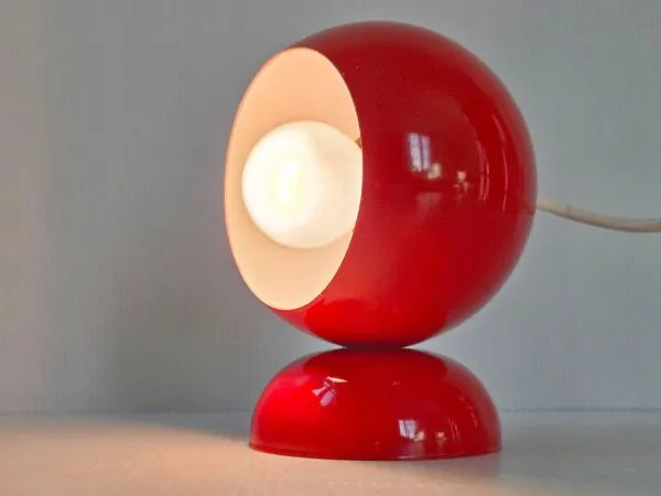 Illustration numéro 5 du produit Lampe Space Age en tôle laquée rouge dans le goût de Magistretti, 1960