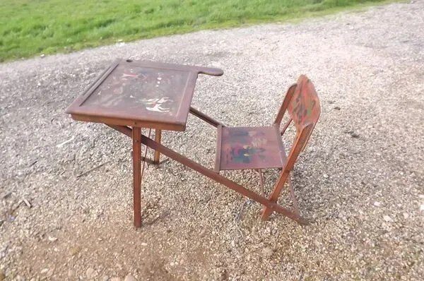 Illustration numéro 5 du produit Pupitre d'écolier Art-nouveau repliable