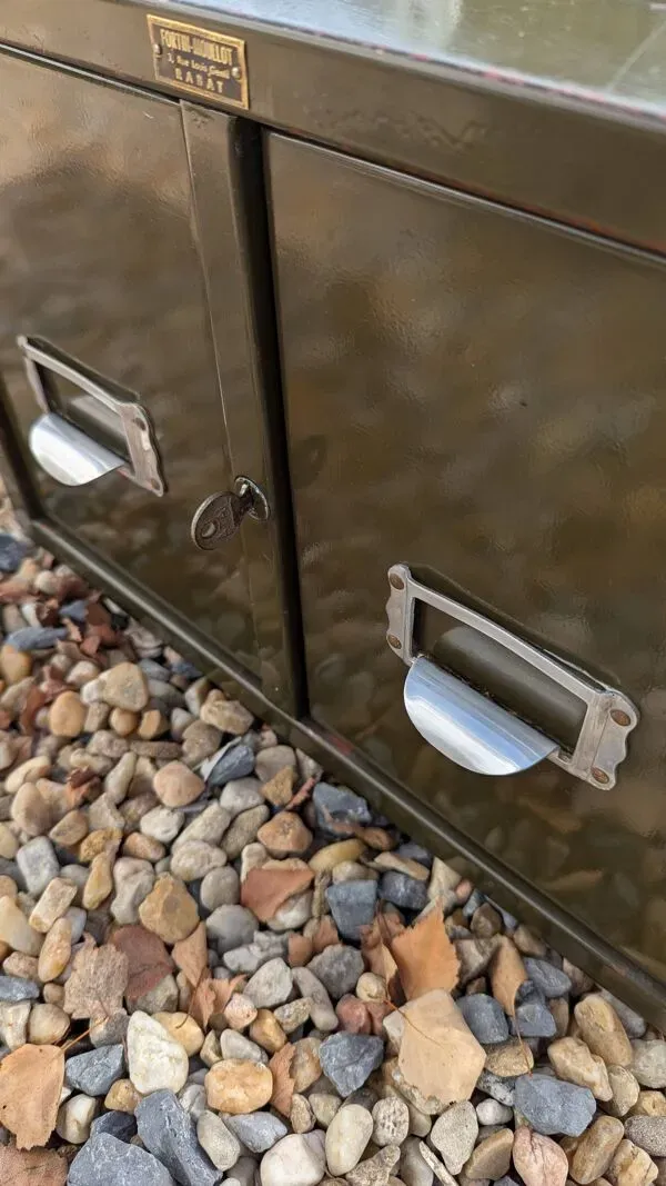 Illustration numéro 5 du produit Petit meuble de rangement industriel