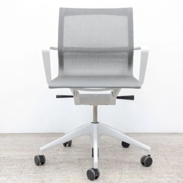 Illustration numéro 5 du produit Chaise de bureau reconditionnée VITRA Physix à roulettes gris foncé