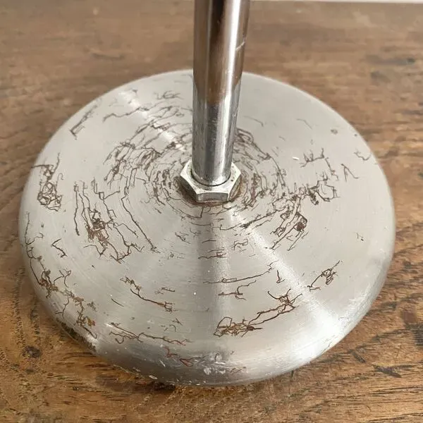 Illustration numéro 5 du produit Lampe cocotte , lampe de bureau argentée