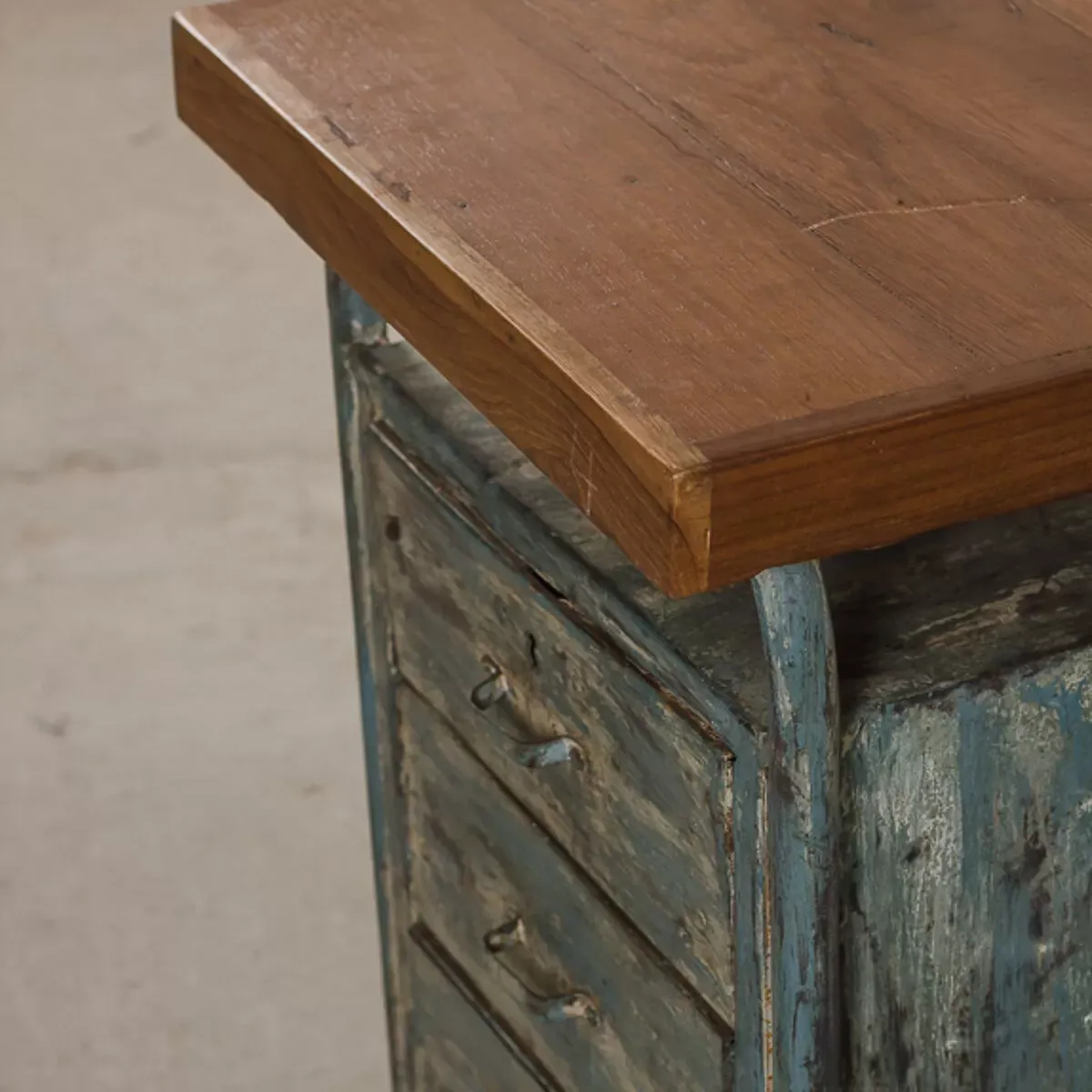 Illustration numéro 5 du produit Caisson vintage à tiroirs en métal