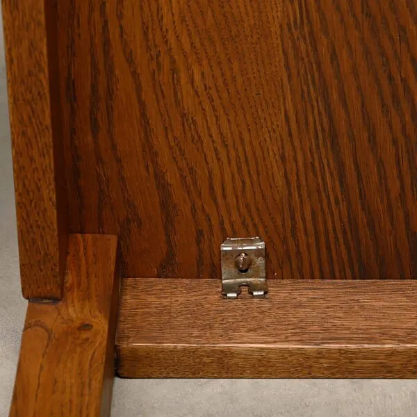 Illustration numéro 5 du produit Tables d'appoint ou tables de chevet de style Art Déco moderniste de l'École d'Amsterdam