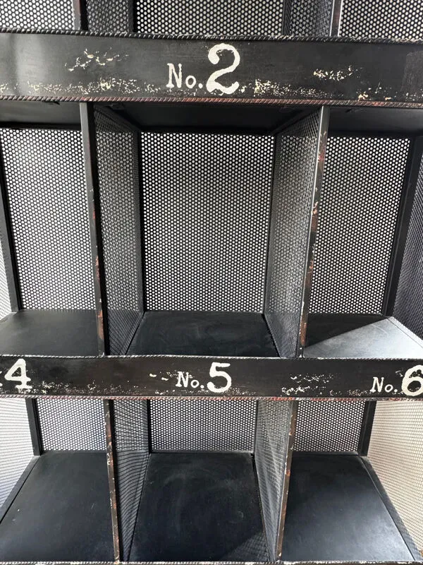 Illustration numéro 5 du produit Étagères métalliques