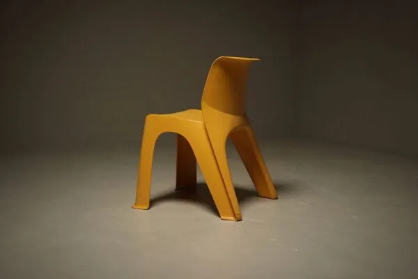 Illustration numéro 5 du produit Chaise monobloc sculpturale en plastique ABS jaune, années 1970