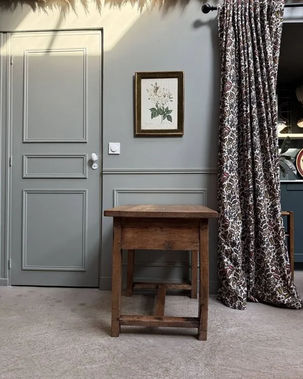 Illustration numéro 5 du produit Table rustique ancienne