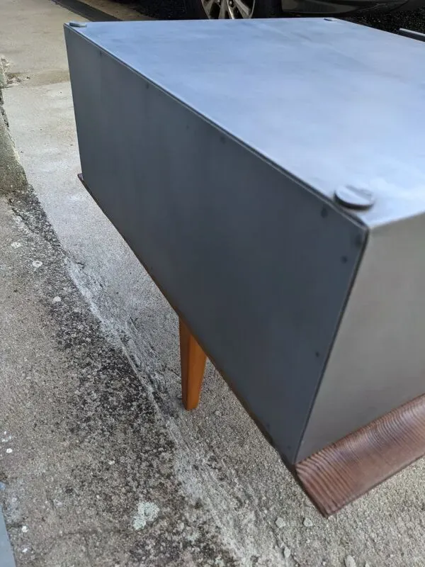 Illustration numéro 5 du produit Table basse casier métallique