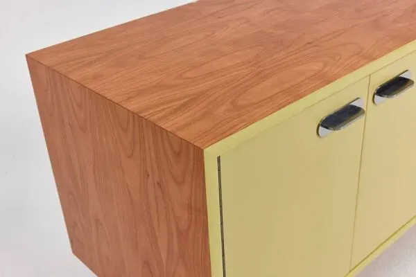 Illustration numéro 5 du produit Buffet industriel vintage des années 1960, en acier