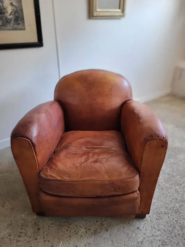 Illustration numéro 5 du produit Fauteuil club en cuir patiné