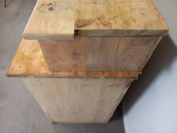 Illustration numéro 5 du produit Meuble à tiroirs ancien