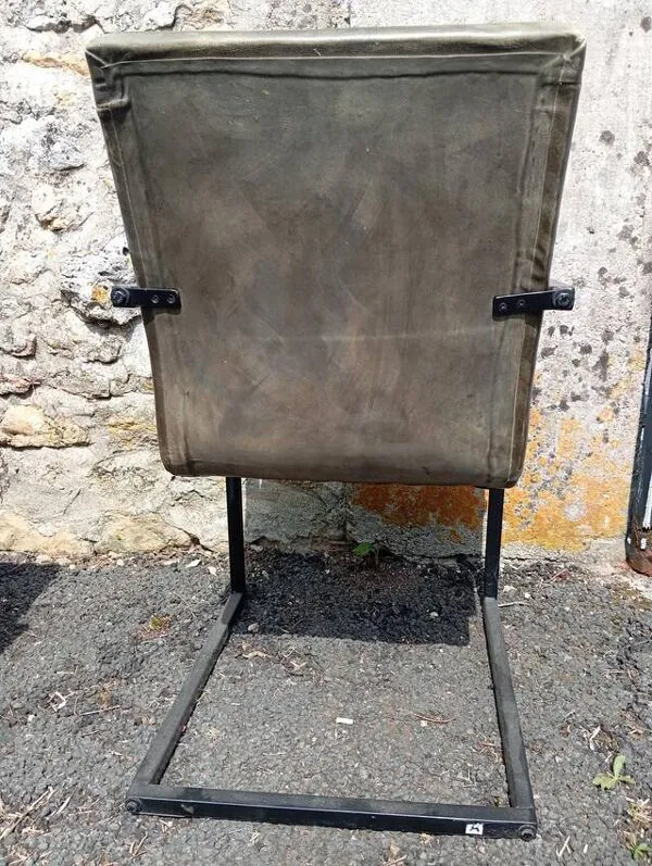 Illustration numéro 5 du produit Ensemble de 4 chaises ''Cantilever