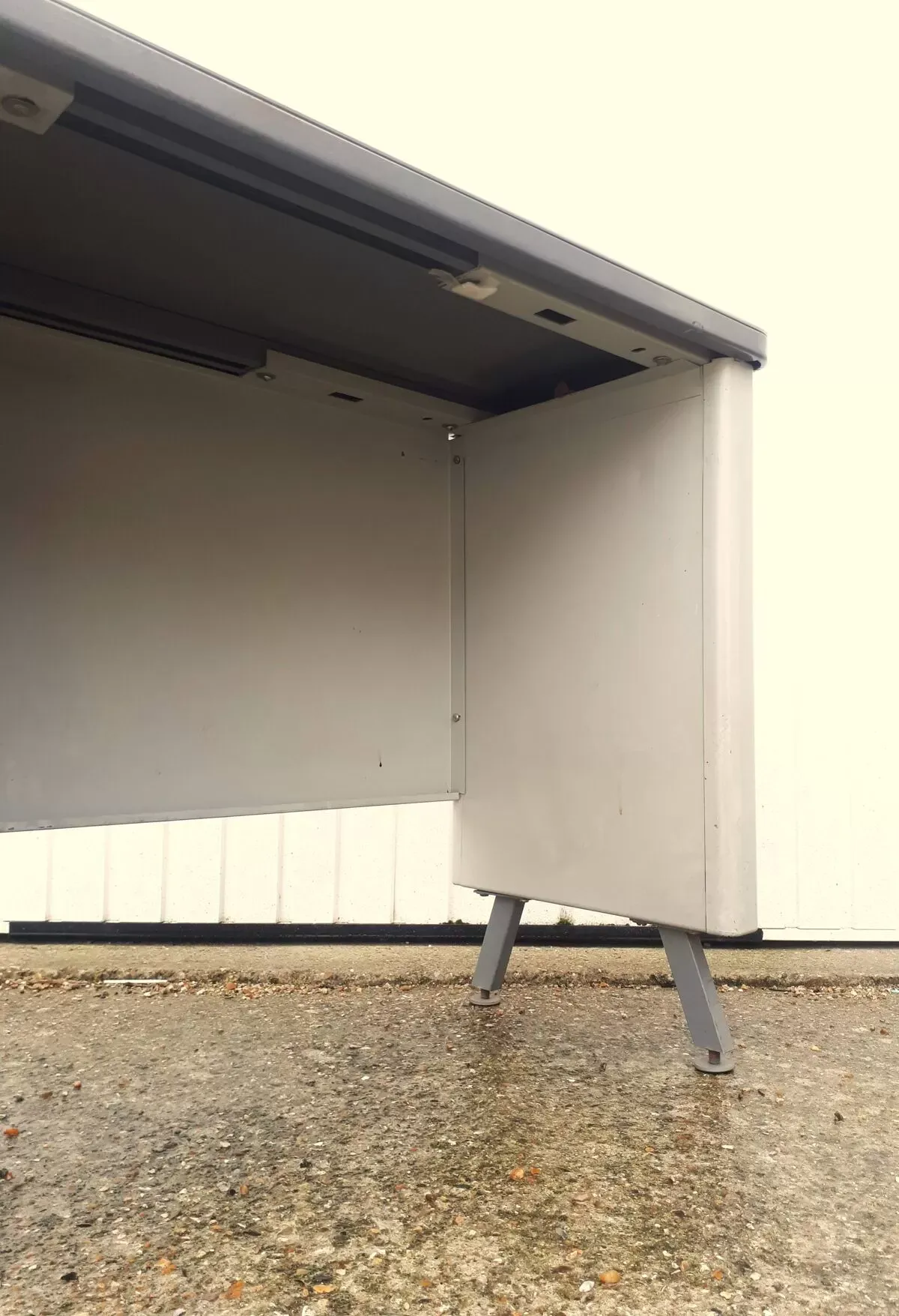 Illustration numéro 5 du produit Bureau ou console industriel des années 50