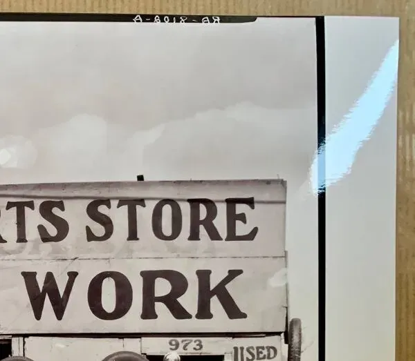 Illustration numéro 5 du produit Photographie d’art Walker Evans – ''Garage in Southern City Outskirts'', 1936