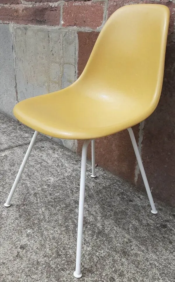 Illustration numéro 5 du produit Chaise Eames Fiberglass DSX pour Vitra.