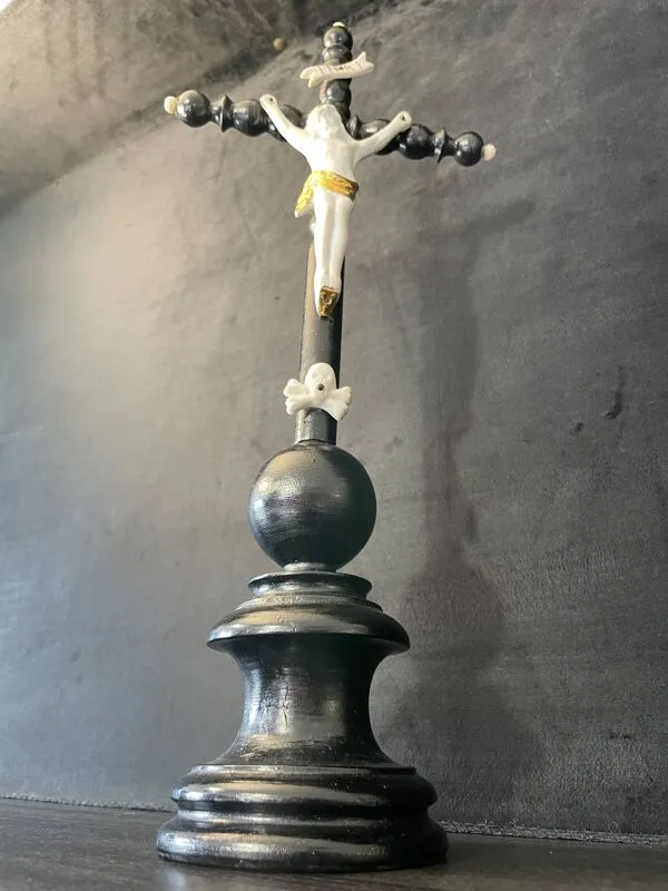 Illustration numéro 5 du produit Crucifix Napoléon III « Noir et Or », 19ème siècle (1850, France)